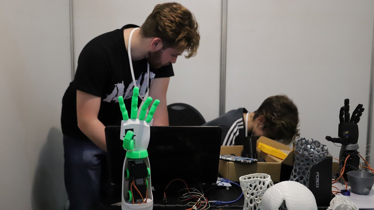BAeducacion's tweet photo. Ya vivimos la etapa nacional de la #FeriaDeCiencias2019 🎉 En @TecnopolisArg participan más de 2.000 chicos con 700 proyectos 💡 https://t.co/aF9wKPAR0G