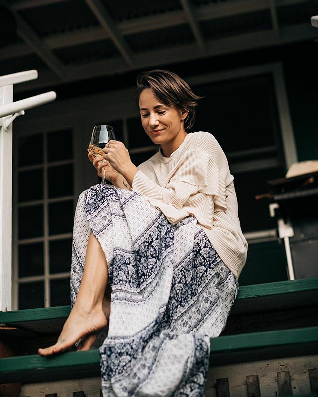 I choose here.
I choose now.
I choose me.

The more present I am to this beautiful life, the more it gives back to me 💙 📷: @kristenfeliciafotografia ift.tt/2JAgqwx