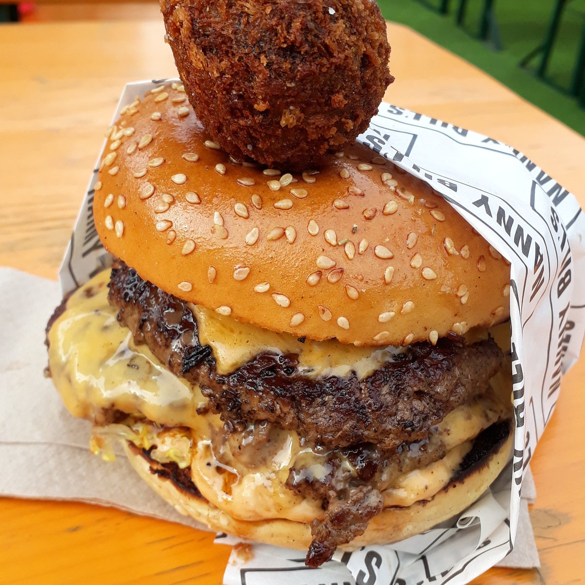 Popped in to see the guys @nannybills today. Holy cow!! What a burger those guys serve. Oh, the croquette was pretty special too.
😎👍
#baconjam #doublebaconcheeseburger
 #topburger #topcroquette 
#fuckthatsdelicious
#Londonbridge
#brandedgreaseproofpaper