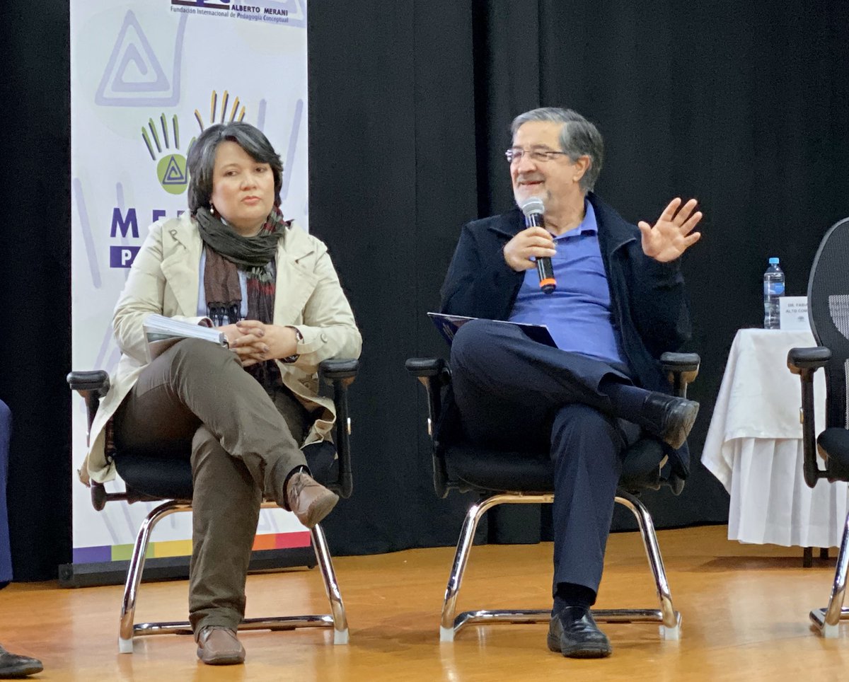 SecEducaCundi's tweet photo. #FelicidadAsuntoDeFormación 📚|| Finalizamos este encuentro con un panel de invitados expertos, donde se discuten diferentes perspectivas en torno a la felicidad y el bienestar de la población cundinamarquesa. 👏🏻 https://t.co/fewDX6tpL0