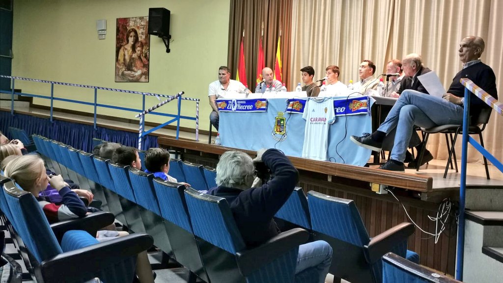 FPRealZaragoza's tweet photo. Gran evento en la Inauguración de la PZ el Recreo con una charla coloquio sobre la Cantera donde los peques d e la peña y del colegio @maristaszgz han realizado todo tipo de preguntas a nuestros jugadores @eclemente10 y Soro https://t.co/tMubix0X1y