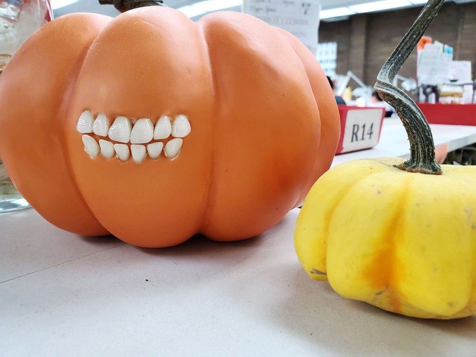 It's Halloween tomorrow!
#teeth #Pumpkin #dentallab #halloween2019