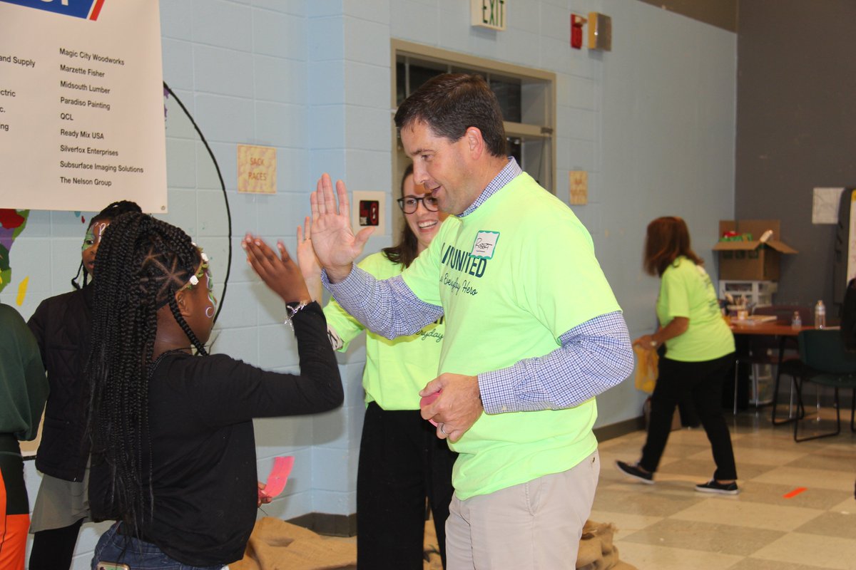 BrasfieldGorrie's tweet photo. Our Birmingham team members celebrated the finale of our annual @UNITEDWAYAL campaign with a fall festival! For our campaign, our team worked on a new outdoor space for @GirlsIncCentAL that includes new and refurbished picnic tables, garden beds and fencing, and landscaping. https://t.co/jHHgOXvp93