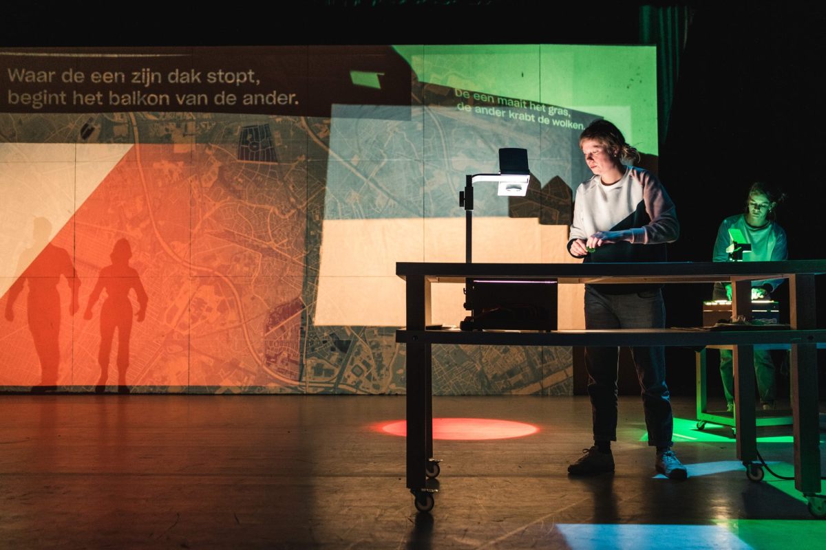 artur_platform's tweet photo. Samen maken we de stad!?

Op 21/11 organiseren AR-TUR en @dewarande de lecture performance (Dis)placed interventions door Elly Van Eeghem.  

https://t.co/NDHXgvGNIM

#Kempenlab #dorpsarchitectuur https://t.co/KPVKNED9pg