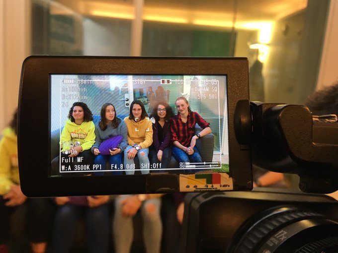 PolytechNantes's tweet photo. 📺Rendez-vous ce soir sur @F3PaysdelaLoire pour découvrir le reportage réalisé sur le stage #GirlsCoding accueilli à @PolytechNantes cette semaine ! @g_kerglonou sera également en direct pour parler de la place des femmes dans le #numérique 🎙 https://t.co/zbfHSLT9Av
