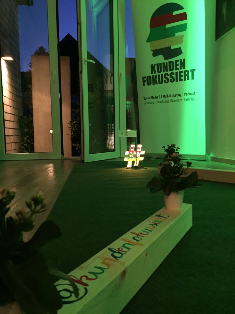 KerstinLo's tweet photo. Gestern noch Usability Testessen, heute schon #Eventgolf mit @heyhomilo https://t.co/obDgKbHVyU