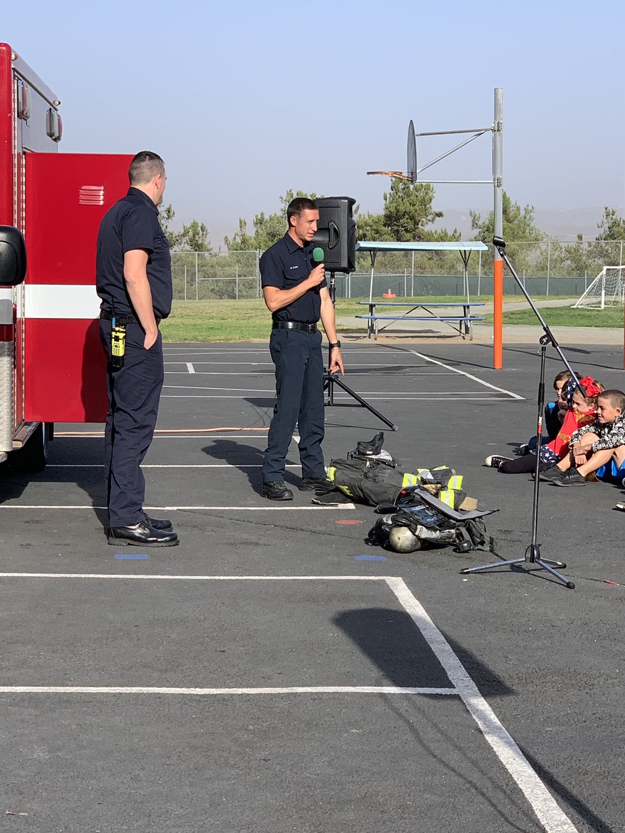 Thank you @OFA3736 and @Oceanside_Fire for a great Fire Safety presentation this morning. #FirstResponders #SuperHeroes #StopDropRoll #BePrepared