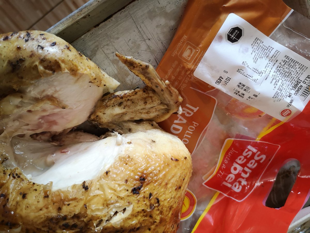 BackstubchenS's tweet photo. Pollo comprado hoy en @SantaIsabelCL en los Pinos Quilpué venía crudo 😡 https://t.co/8qQSzGfyPE