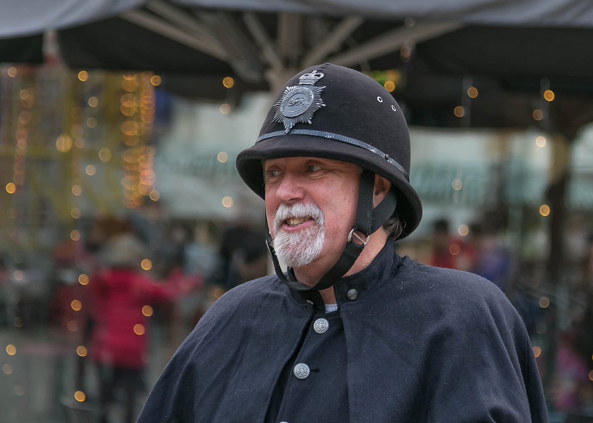 There will be lots of street performers to enjoy during our Christmas lights switch on event including stilt walkers, a roaming snow globe, a Victorian policeman and a chimney sweep! ow.ly/VCDj50wT6w6