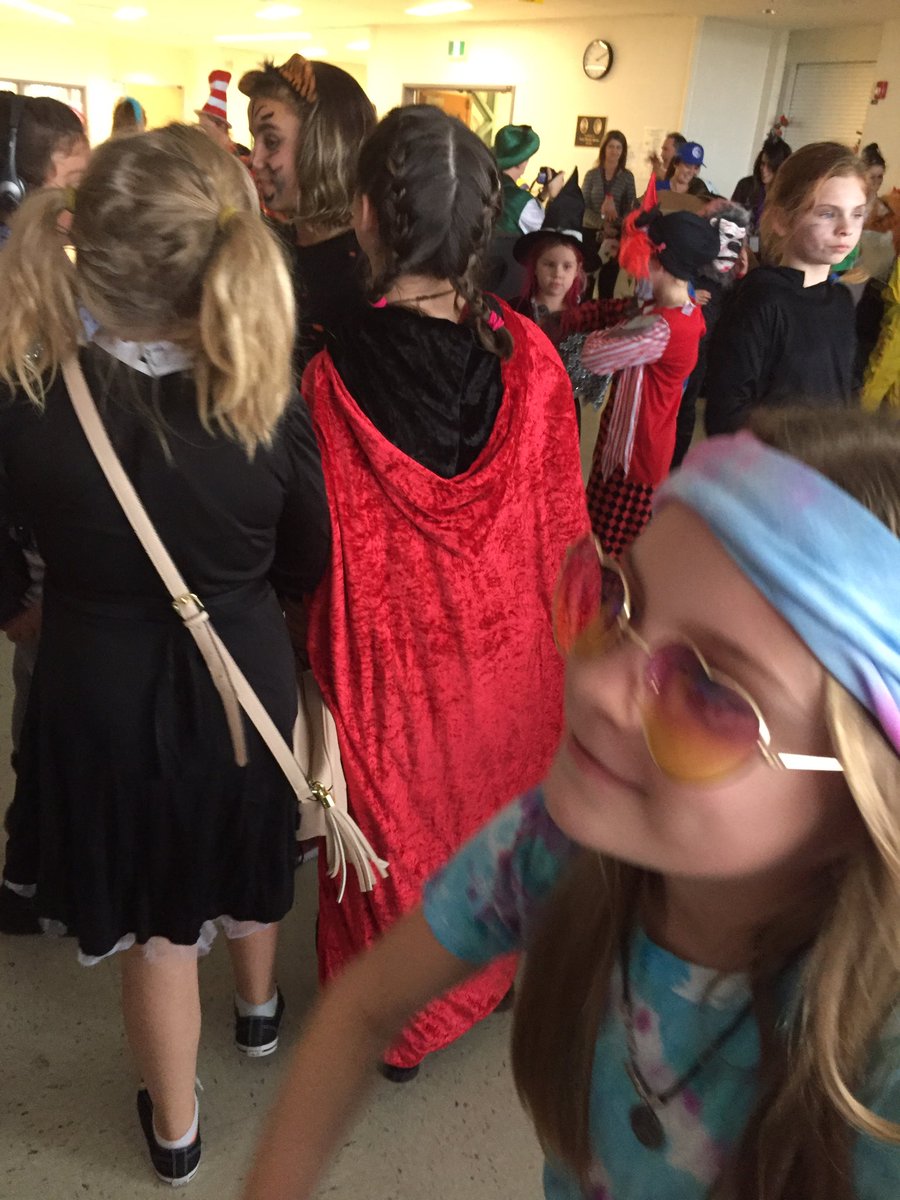 elementary_king's tweet photo. Halloween fun at KSE https://t.co/MpzYsesP0E