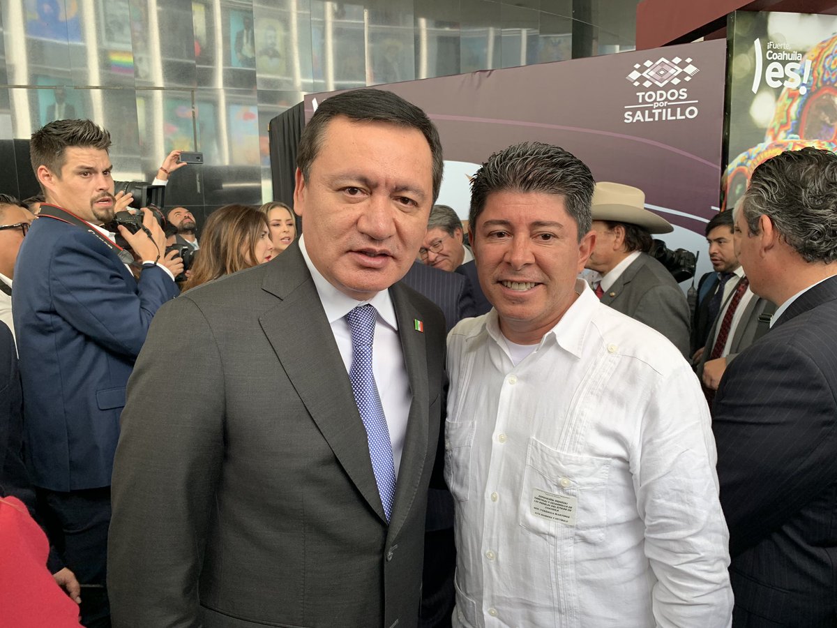 AMAVNACIONAL's tweet photo. Eduardo Paniagua Morales Presidente de #AmavNacional estuvo en la Cámara de Senadores acompañado por señores Senadores, en el evento: “Turismo Coahuila Riquezas Turísticas y Desarrollo de Pueblos Mágicos” Enhorabuena. 👍🛩🎡

#HazTurismo
#PueblosMágicos @EpaniaguaM @hhh1951 https://t.co/XN010jFqTa