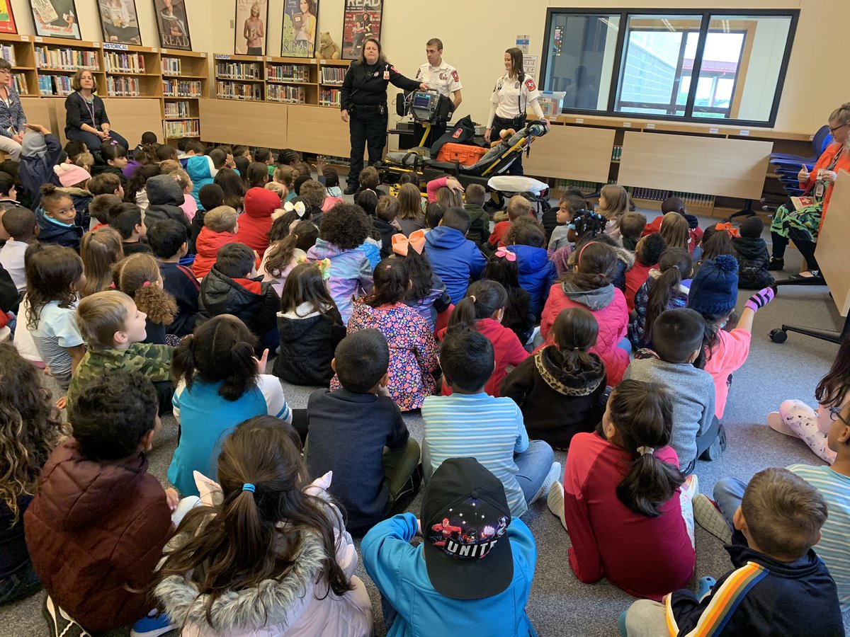 KinderVida's tweet photo. Our Kindergartners are learning about what paramedics do &amp; the important number to call in an emergency. @CaldwellHeights @RoundRockISD #allireallyneedtoknowIlearnedinKindergarten https://t.co/aWtJWr5EDx