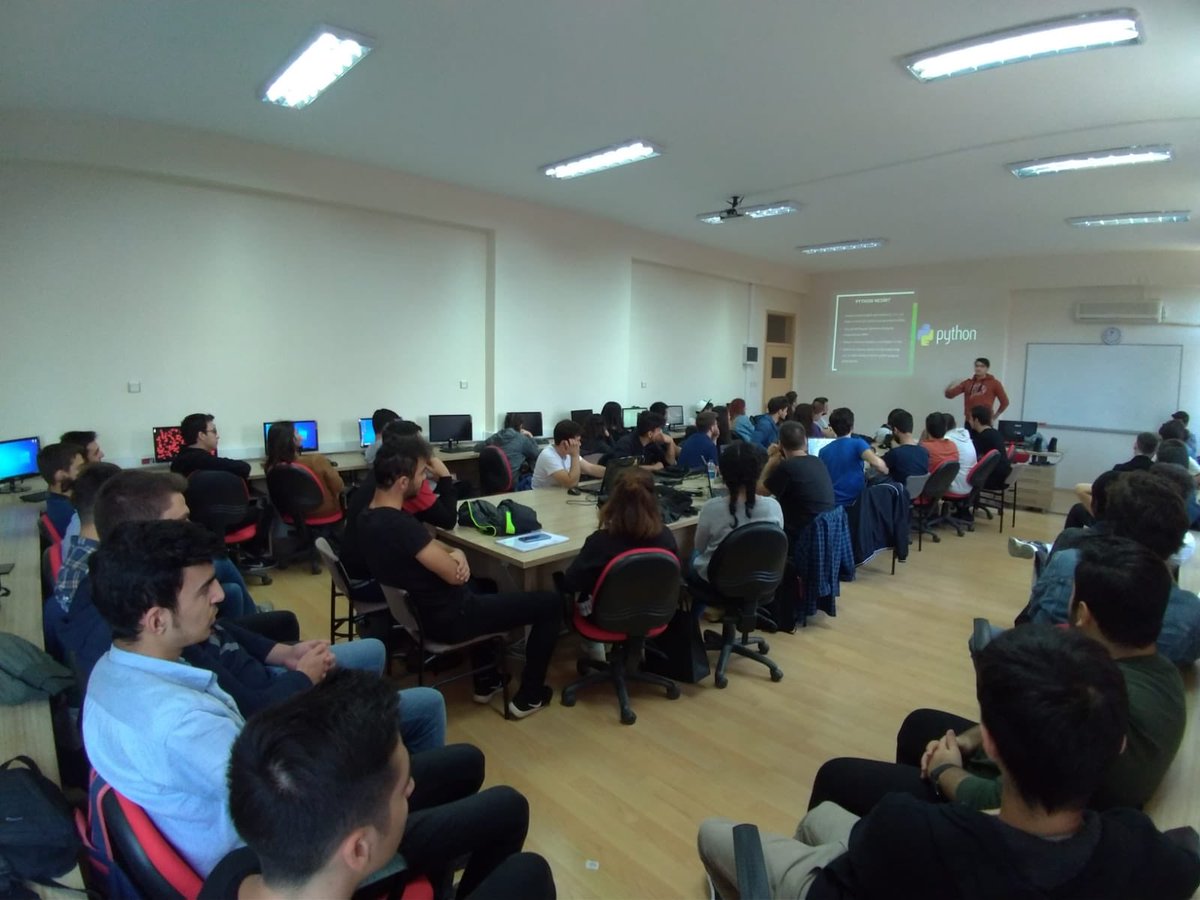 ieeemsku's tweet image. IEEE MSKU CS komitemizin 8 hafta sürecek olan Python Eğitimi&apos;nin ilk haftasını gerçekleştirdik👨‍💻👩‍💻💙
#ieee #ieeetrsb #msku