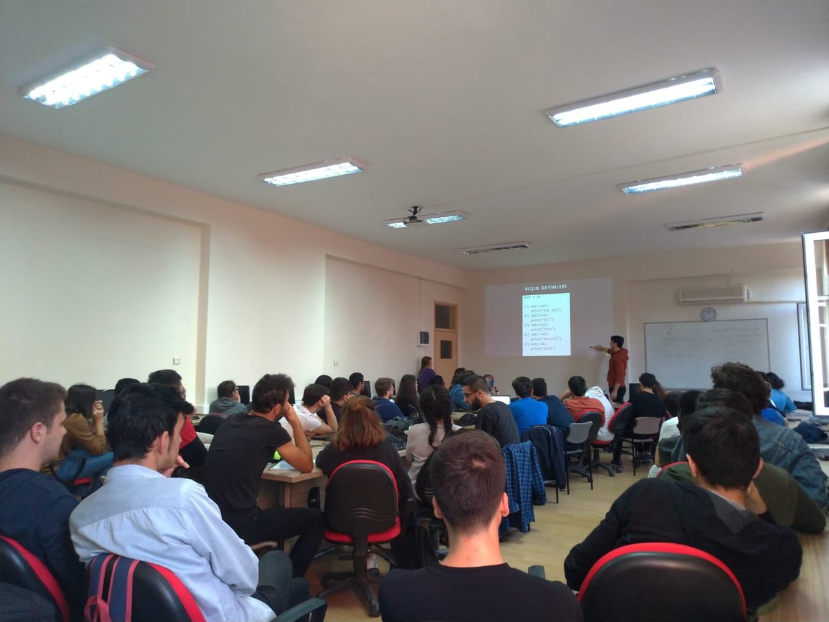 ieeemsku's tweet image. IEEE MSKU CS komitemizin 8 hafta sürecek olan Python Eğitimi&apos;nin ilk haftasını gerçekleştirdik👨‍💻👩‍💻💙
#ieee #ieeetrsb #msku