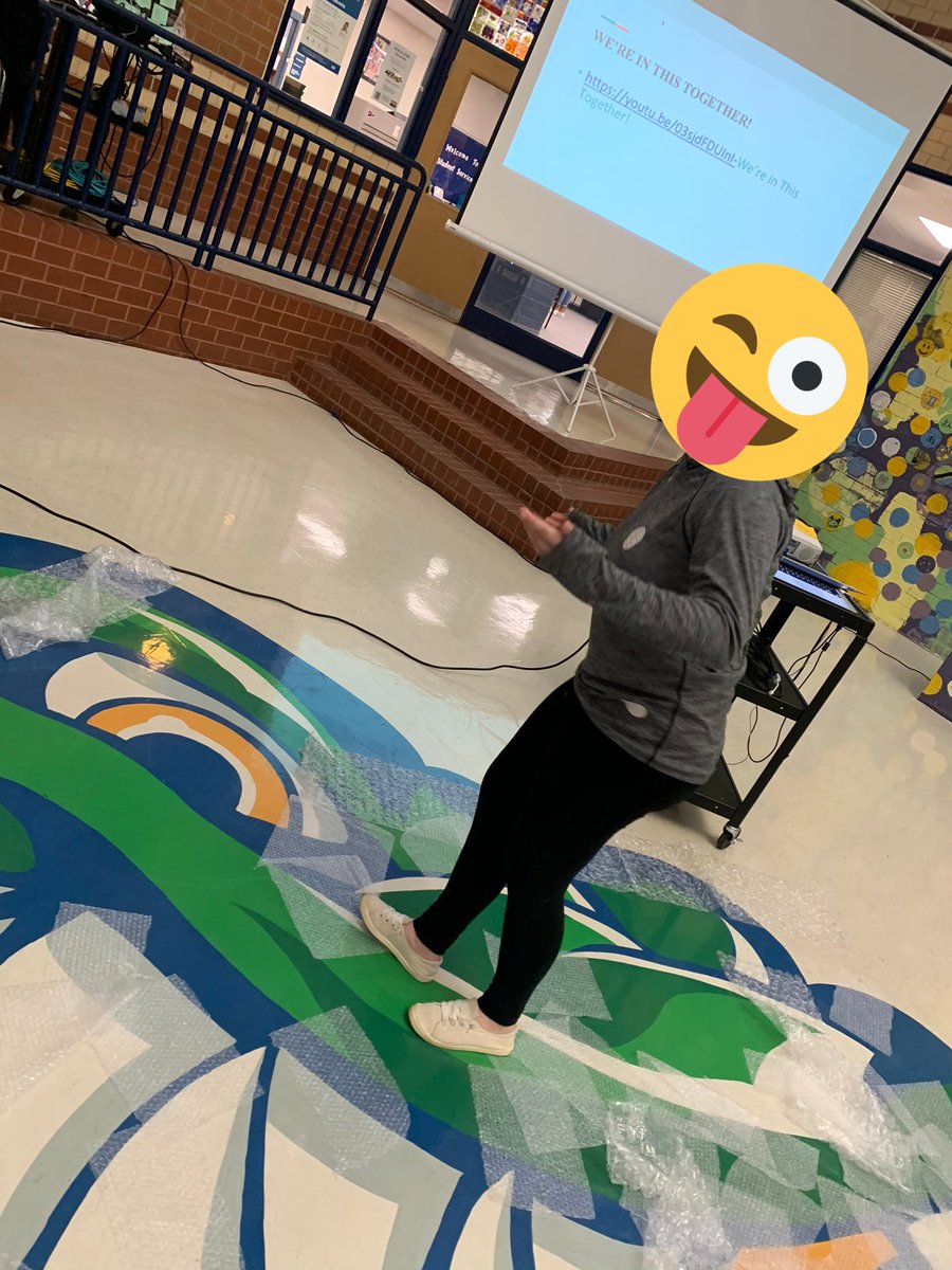 HoCoSMOB's tweet photo. @hcpss_rhs had an awesome “Scare Away the Stigma” Day! #MentalWellness all year round!! #StigmaFighter #StompOutTheStigma @Resi_Counselors https://t.co/asVruUpxEC