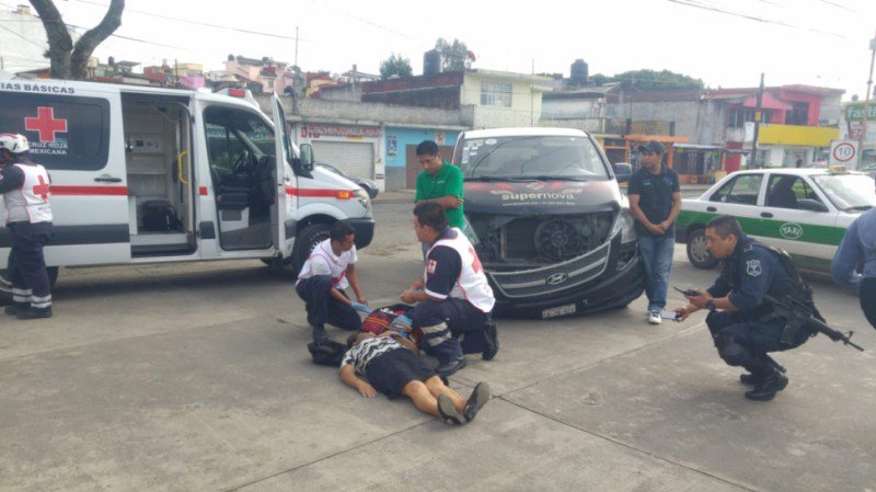 InformaNetmx's tweet photo. #Policiaca Otra mujer arrollada en San Bruno
-Una camioneta intentaba ingresar a la gasolinera cuando ocurrió el percance

https://t.co/HUdp5kHjD8 https://t.co/2ZOoI0Vj1W