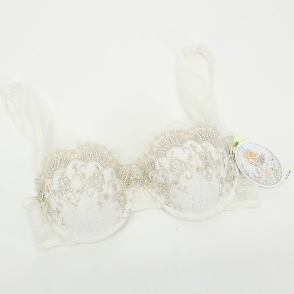 devan_mello's tweet image. So good I had to share! Check out all the items I'm loving on @Poshmarkapp #poshmark #fashion #style #shopmycloset #americaneagleoutfitters #inbloom #ugg: posh.mk/JbfW2dB1QZ