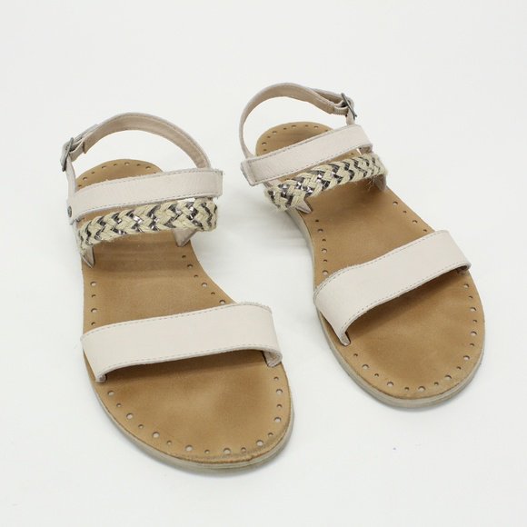 devan_mello's tweet image. So good I had to share! Check out all the items I'm loving on @Poshmarkapp #poshmark #fashion #style #shopmycloset #americaneagleoutfitters #inbloom #ugg: posh.mk/JbfW2dB1QZ