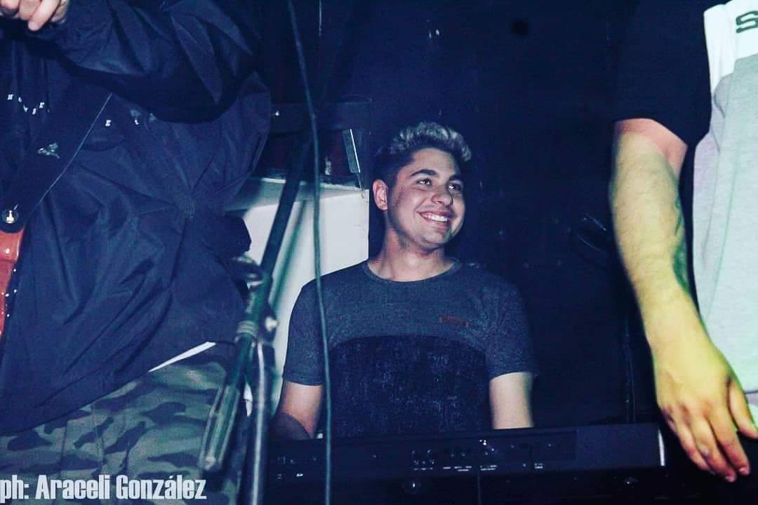 El siempre feliz y nosotros más! Eres tú, todo lo mejor
Próximos shows:
⚫01/11 - Wachitas Bar (Invitados x @jinetes_oficial)
⚫02/11 - 990 Arte Club
⚫03/11 - La Calera (Invitados x @lacanterarnr)
Ph: <a href="/ph/">Paul Hammond</a>.aragonzalez
#pergamino #envivo #shows #agenda #rock #banda #rockdecordoba