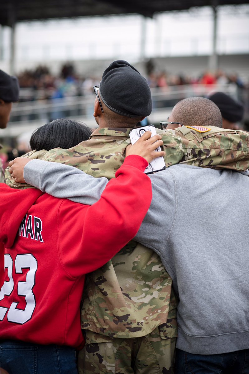 fortjackson's tweet image. #WednesdayWisdom
“You measure the size of the accomplishment by the obstacles you had to overcome to reach your goals.” -Booker T. Washington

The 4-39 Family day finally arrives as families race to embrace for the first time since the start of @USArmy  #BasicCombatTraining.