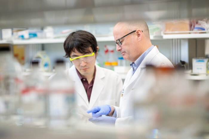 WashU Medicine Department of Medicine (@washudeptmed) on Twitter photo Great profile on @WUDeptMedicine's own Benjamin D. Humphreys, MD, PhD, director of the Division of Nephrology and leading innovator in kidney research. Check out the full story here: ow.ly/y7Gy50wXwLE <a href="/WUSTLmed/">Test Account</a> @WUNephrology <a href="/HumphreysLab/">Ben Humphreys</a> #WashUMed Great profile on @WUDeptMedicine's own Benjamin D. Humphreys, MD, PhD, director of the Division of Nephrology and leading innovator in kidney research. Check out the full story here: ow.ly/y7Gy50wXwLE <a href="/WUSTLmed/">Test Account</a> @WUNephrology <a href="/HumphreysLab/">Ben Humphreys</a> #WashUMed