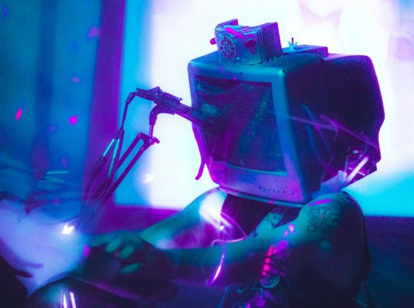 Tomorrow's Halloween!  Get excited because WE'LL BE OPEN FROM 7PM TO 10PM!

If you can't make it out tomorrow, though, we'll be open this Friday and Saturday.  And on Saturday, Jaguardini will be performing on stage!  So be sure to come out!

#DarkWoodManor #hauntedattraction