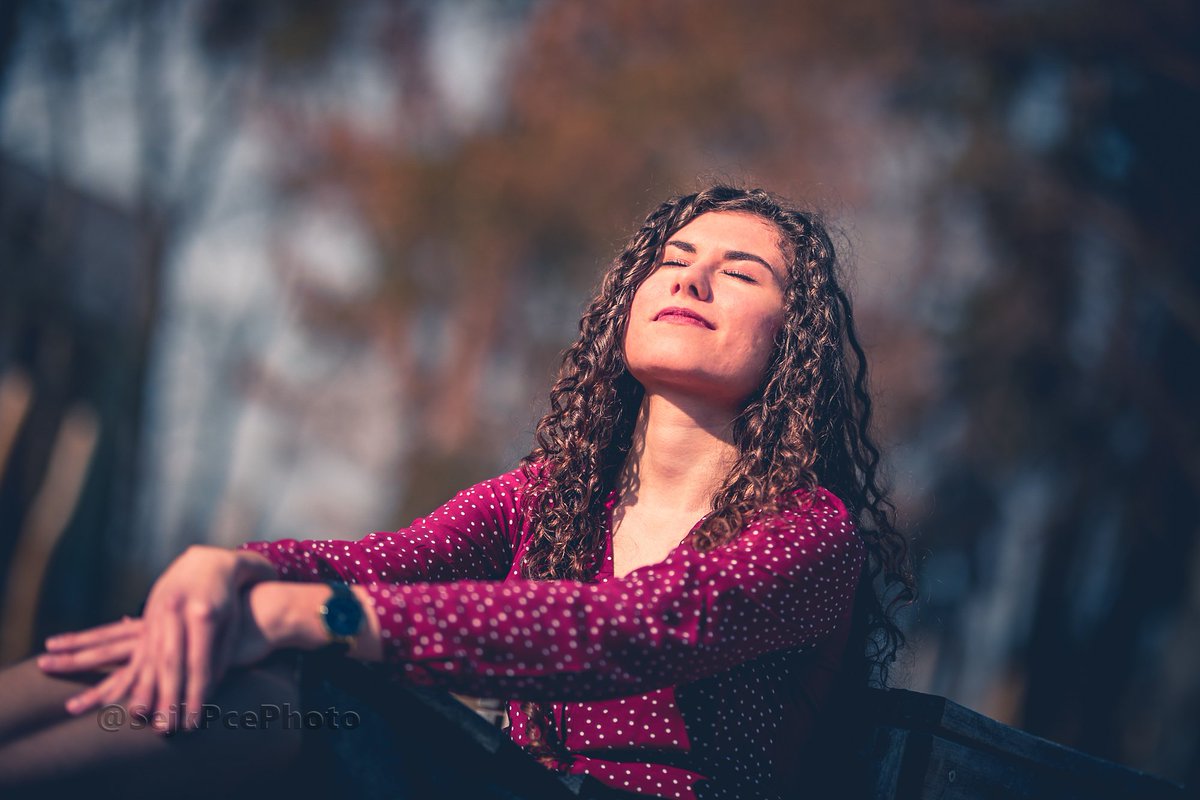sejkPce's tweet photo. Face the sun
model : @Skopove
.
.
#curlyhair #curlygirl #girl #beauty #mood #atumn #atumncolors #goodbyesummer #sunshine 
#portrait #fishnet #hammoc #photoshooting #portraitshooting #Pardubice

more: More: https://t.co/WchHHYLgos / https://t.co/ADu4BeMecV https://t.co/mS0xwUc09d