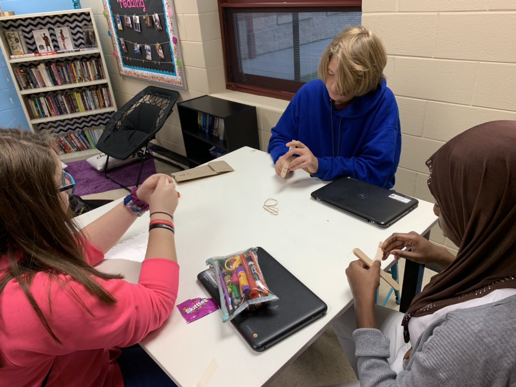 CwmsMrs's tweet image. Pumpkin Catapult Launcher (and elastic potential energy!) fun in Connections! #designcycle #designchallenge #cwway @CWMS_office