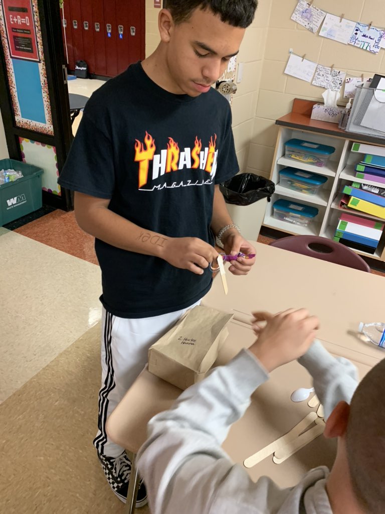 CwmsMrs's tweet image. Pumpkin Catapult Launcher (and elastic potential energy!) fun in Connections! #designcycle #designchallenge #cwway @CWMS_office