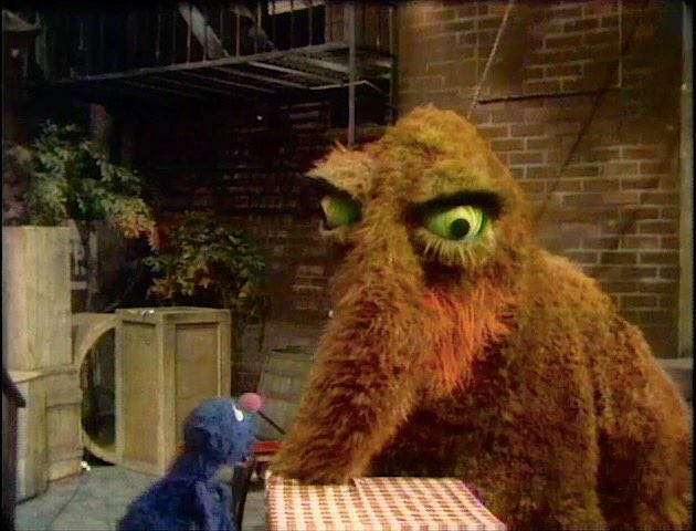 Grover sees Mr. Snuffleupagus And wishes he hadn’t.pic.twitter.com/55IsfNVT...