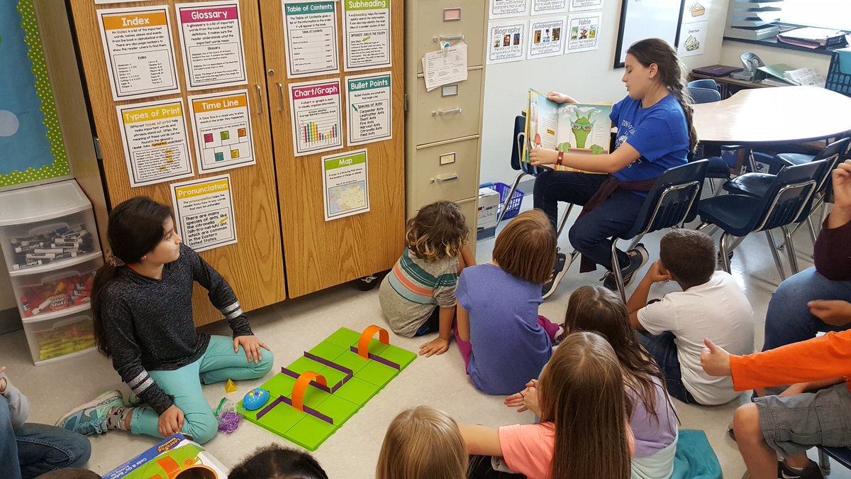 GVESGrizzlies's tweet photo. Mrs. Emerson's 3rd grade students are being mentored in the skill of "coding" by 5th grade students. They start with reading a book about coding, and then they "get to work!!" #CodedforSuccess! https://t.co/DZltrSSwoB