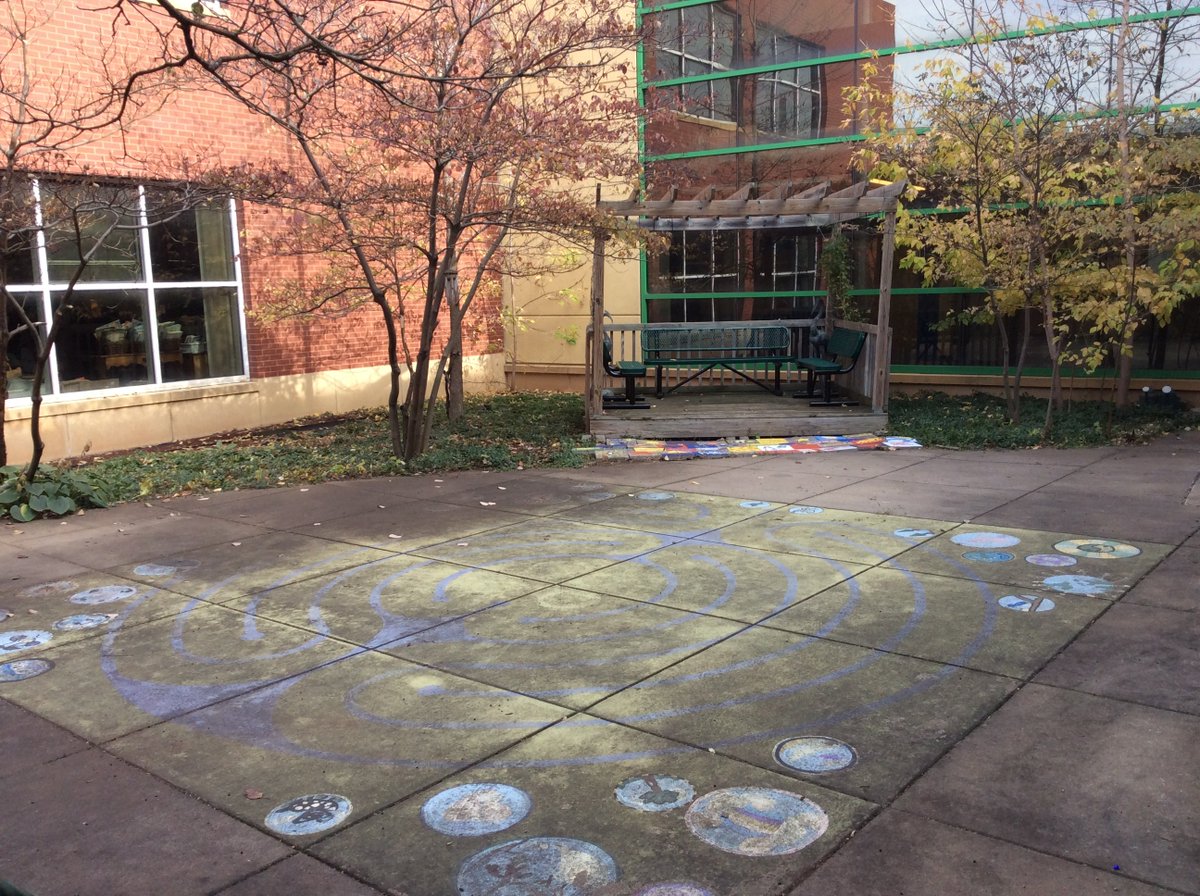 SPPS_crossroads's tweet photo. Thank you @WaldenU for including us on your Global Days of Service! Volunteers engaged with students in the classroom along with revitalizing our courtyard learning spaces! #WaldenGDS https://t.co/MBvhHX14aV