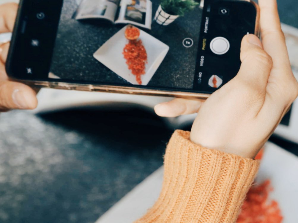 Pomegranates❤️ are in season &amp; so is Granite , quartz &amp; marble countertops ! 🙌🏼 Are you in Season? 🤔✨#kitchendecor #kitchendesign
