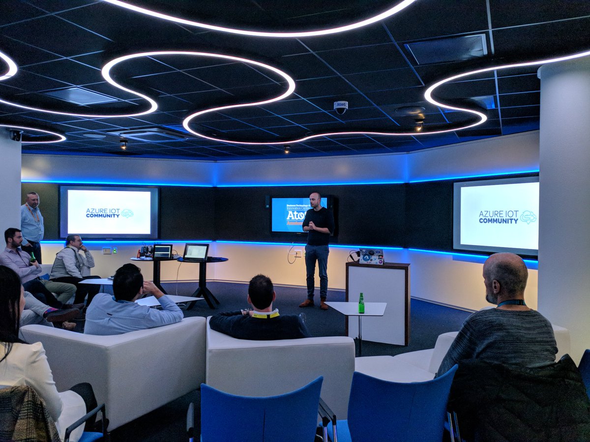 Azure_IoT_Com's tweet image. Welkomswoord door Joe Duell van @AtosNL. #AzureIoT #IoT
