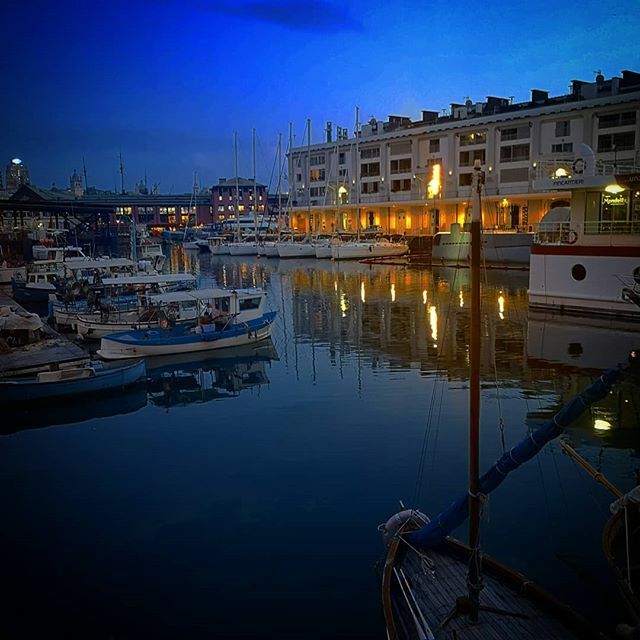Magiko883's tweet photo. #darsena #genova #zena #autumn #igersgenova #instagenova https://t.co/bY8gXiz4xJ https://t.co/5RYht5o7Of