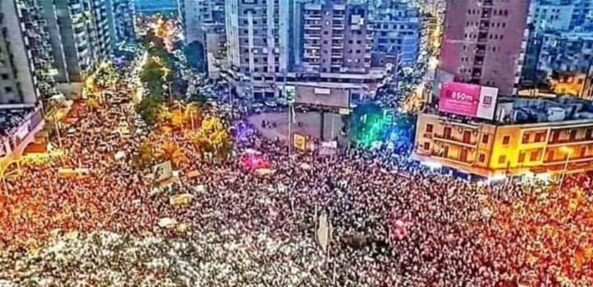 Lebanes93301010's tweet photo. تحية الى الثوار الشرفاء
تحية الى روح الثورة
تحية الى طرابلس الأبية

الكل طلع من الشارع لما سقط سعد الحريري ونسيوا انو في مجلس النواب ورئاسة الجمهورية لازم كمان يسقطوا ولكن ثوار ساحة النور مكملين ولازم نكفي معن 

#لبنان_يتنفض 
#ثوره https://t.co/WvcssxTHJj