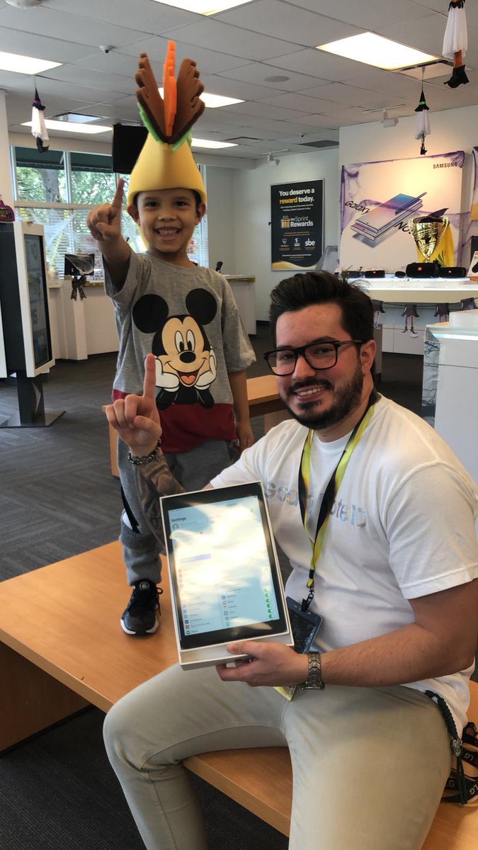 Alicia_TNation's tweet photo. My SRC Antonio helping this little guy set up his new tablet! #CustomerServiceIsEverything #SouthEast #1790 #MiamiShoresSharks !! https://t.co/I2UpgZoLns
