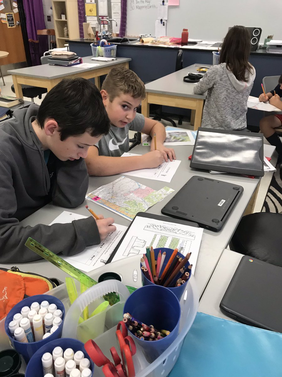 callen6Pscience's tweet photo. Recording observations in period 9 about three types of maps 🗺 @NMS_PolarBears https://t.co/BLz16EqdDo