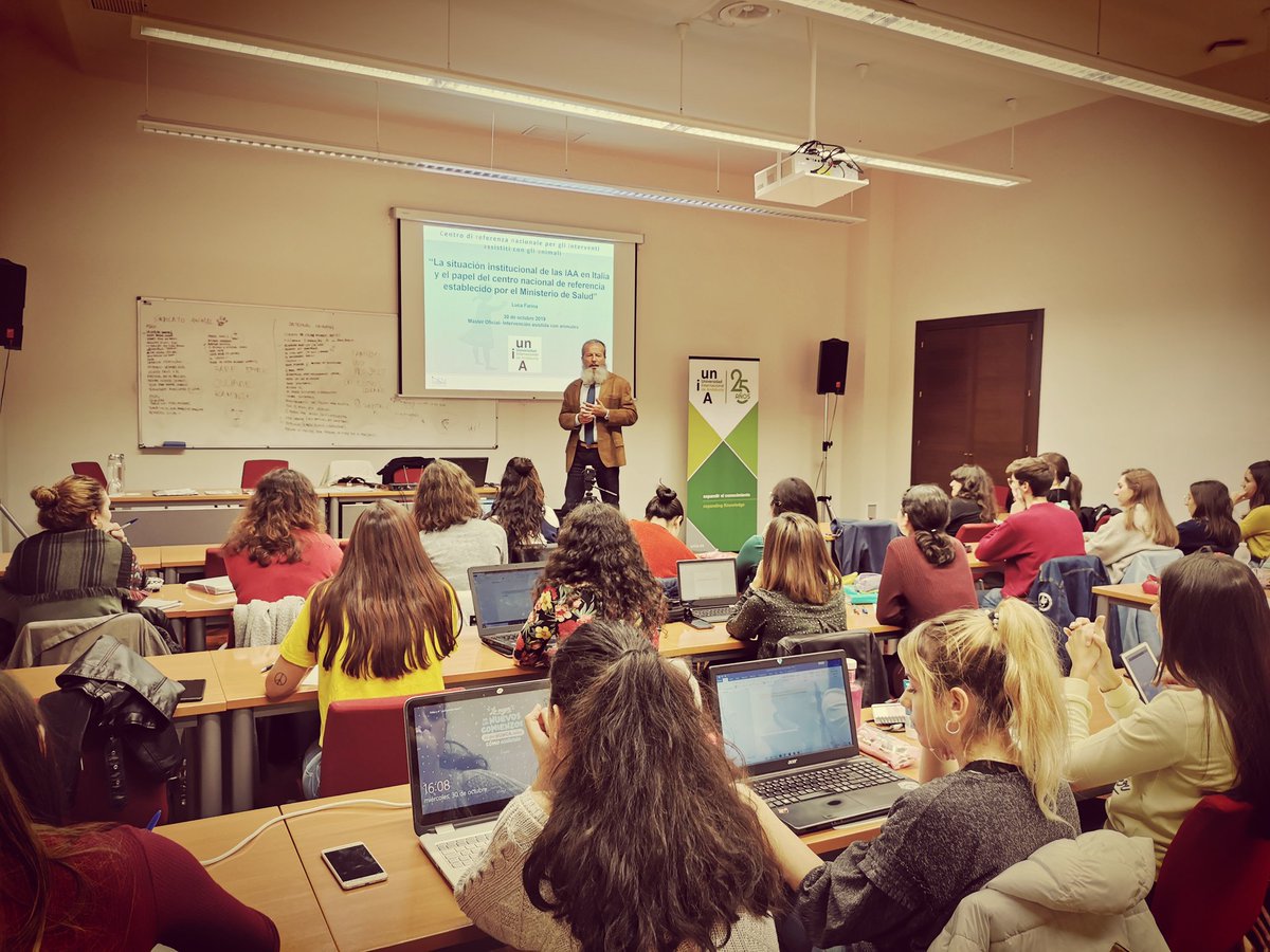 MasterIAA's tweet photo. En la tarde de hoy nos visita el director del Centro Nacional de Referencia para las Intervenciones Asistidas con Animales de Italia, el Dr. Luca Farina quién nos explica de primera mano el modelo normativo italiano. Nos habla también sobre conceptos como One Health.
#masteriaa https://t.co/6mAEgQwRWD