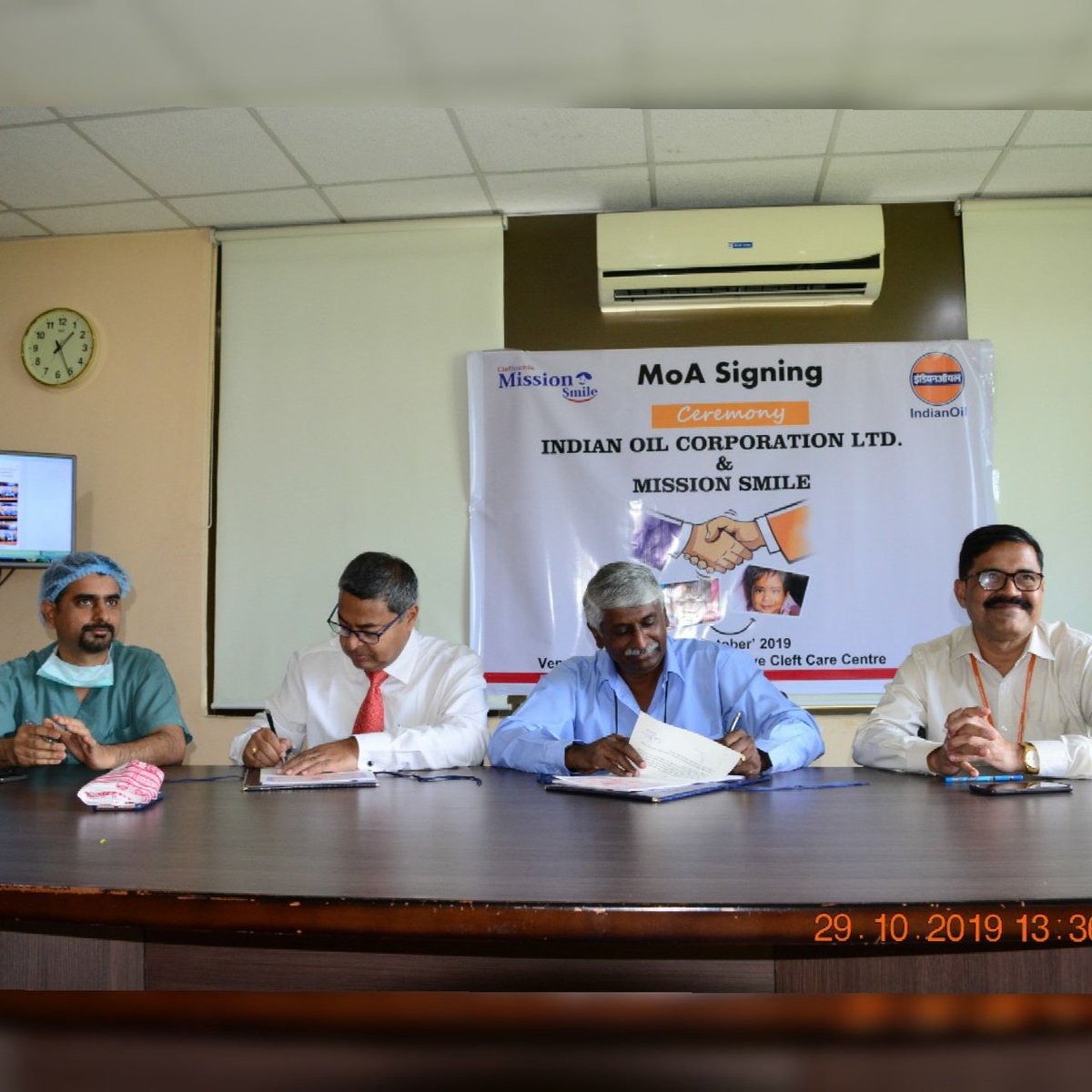 MissionSmileInd's tweet photo. A Memorandum of Agreement (MoA) was signed between #MissionSmile and #IndianOil Corporation Limited (IOCL) wherein, IOCL will support 245 cleft surgeries from #Assam, #Meghalaya, #Nagaland and #Mizoram. Dignitaries from IndianOil - AOD State office attended the event. https://t.co/6y4y6p4xwm