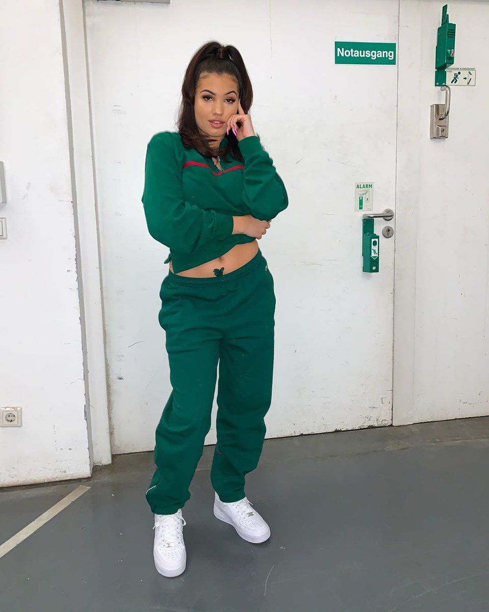 Hey guys 💚 Rn I’m focused, happy, inspired and tired. How’s everyone feeling?