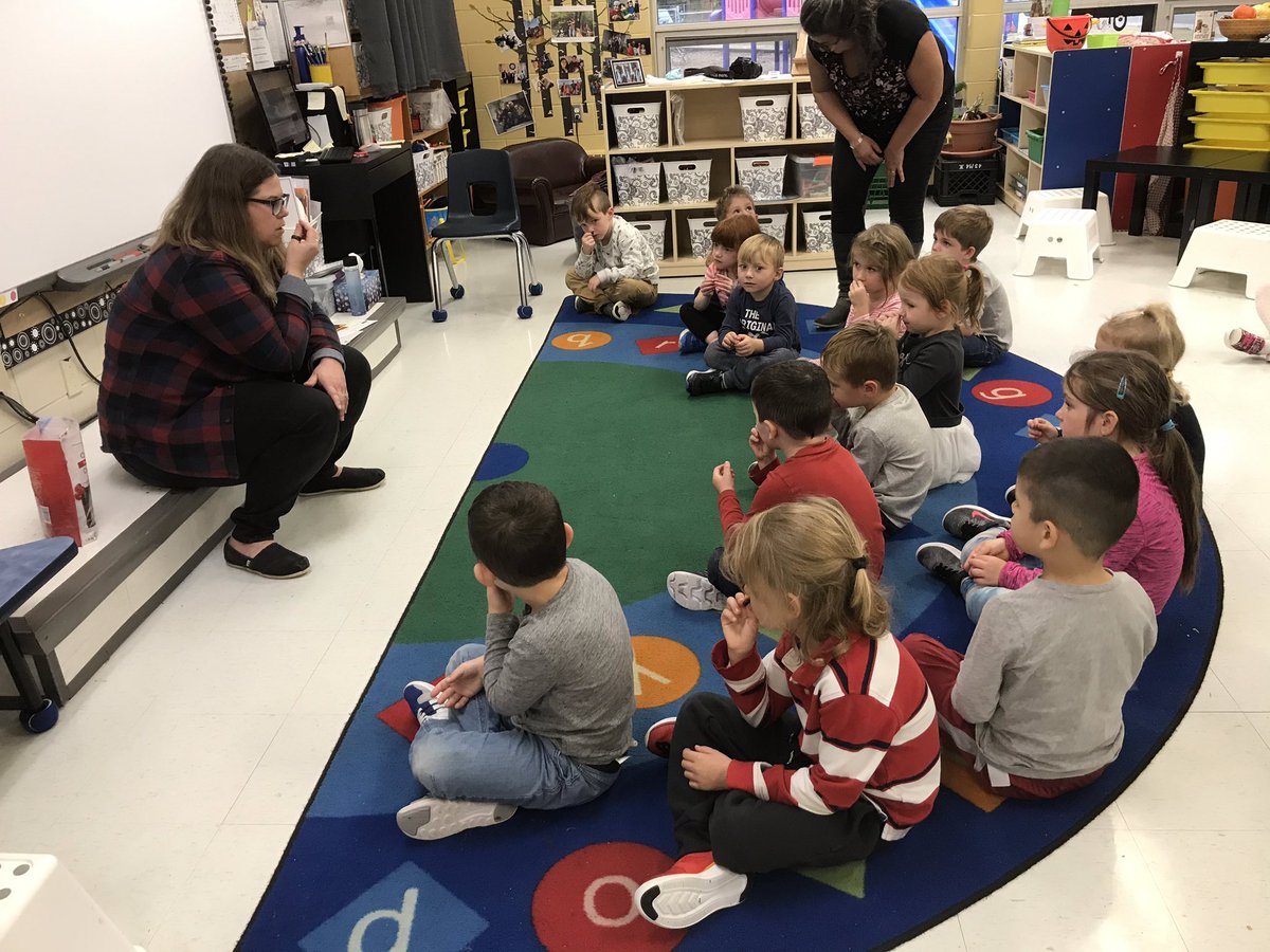 Activité de pleine conscience avec l’exploration du canneberge.  Merci à Mme Mélanie pour son appui. #climatscolaire <a href="/LyneRacily/">Lyne Racine</a>
