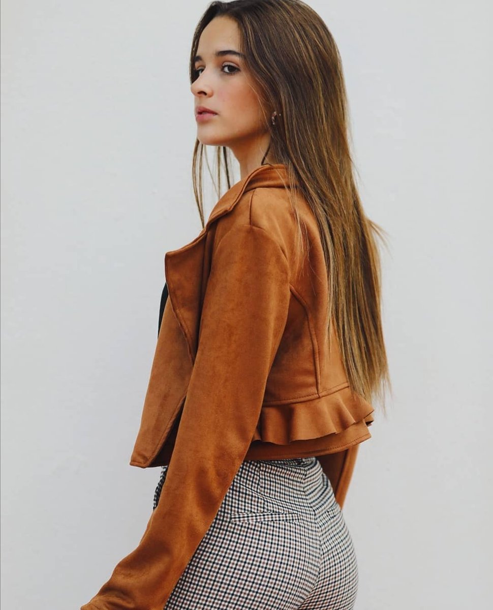 MariaQMCJ3's tweet image. Chaqueta y pendientes @vleym_official
#vleym #vleymoficial #modateen