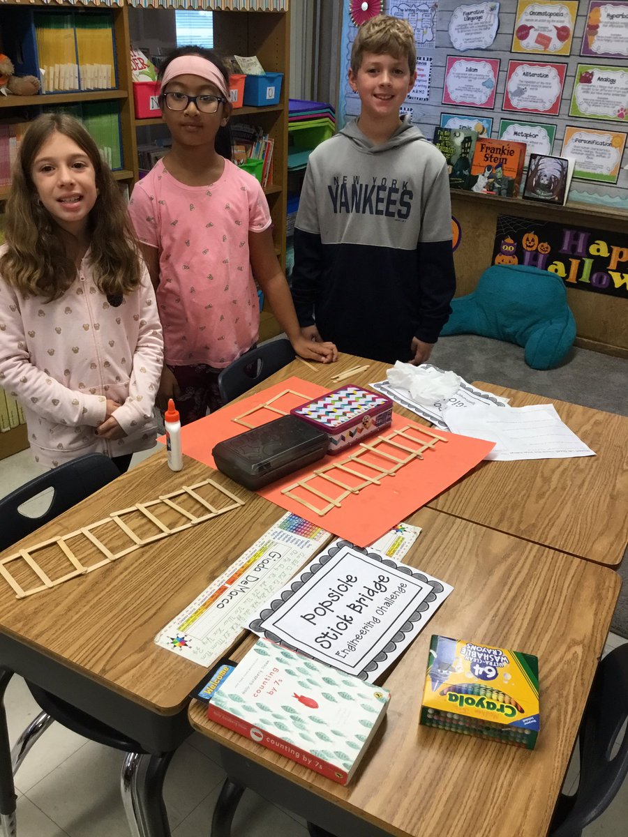 M_Lewert's tweet image. STEM fun! Working on our bridges.  🌉 @joanne_shafer