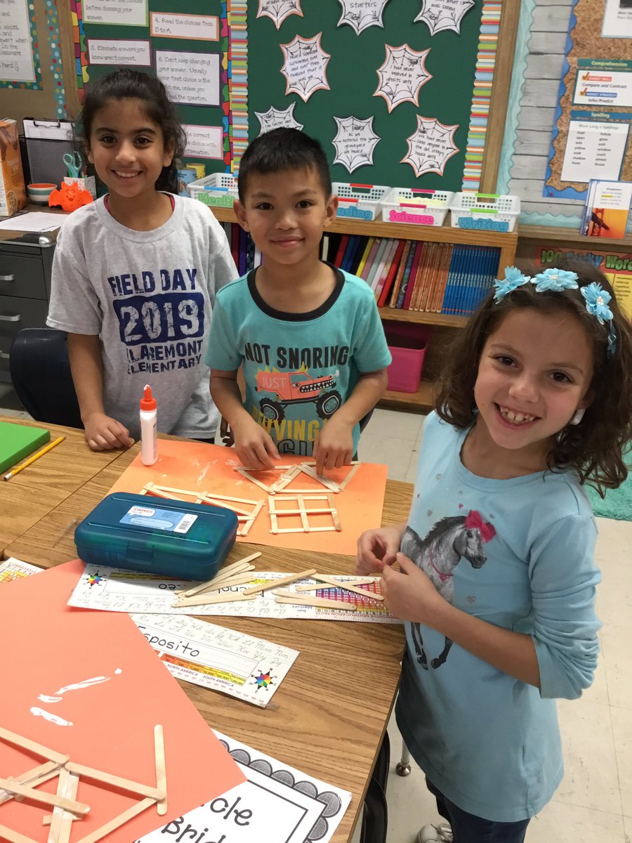 M_Lewert's tweet image. STEM fun! Working on our bridges.  🌉 @joanne_shafer