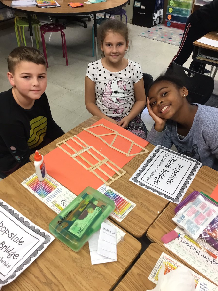 M_Lewert's tweet image. STEM fun! Working on our bridges.  🌉 @joanne_shafer