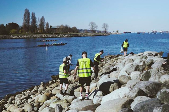 rollmodelcanna's tweet photo. throwing it back to our first beach cleanup last march! we had a great turnout from the community and we ended up collecting over 100lbs of trash 🙌 https://t.co/euedtKhqE5