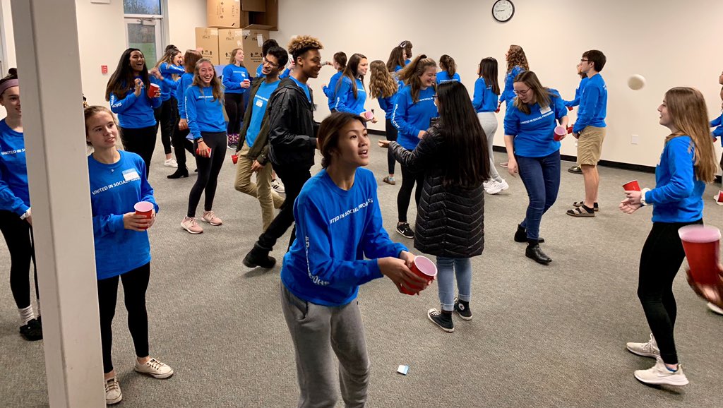ChristineSermak's tweet photo. Student-led team building activities at the 2019 United in Social Progress retreat ⭐️ https://t.co/M3jAU6e4KG