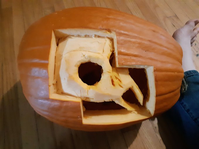 Here's my 🎃 pumpkin 🎃 for this year! I tried something kinda funky 😜 I've only had him 5 minutes but<a href="/tag/apclips"class="tags"><span>#apclips</span></a><a href="/tag/apcreator"class="tags"><span>#apcreator</span></a>