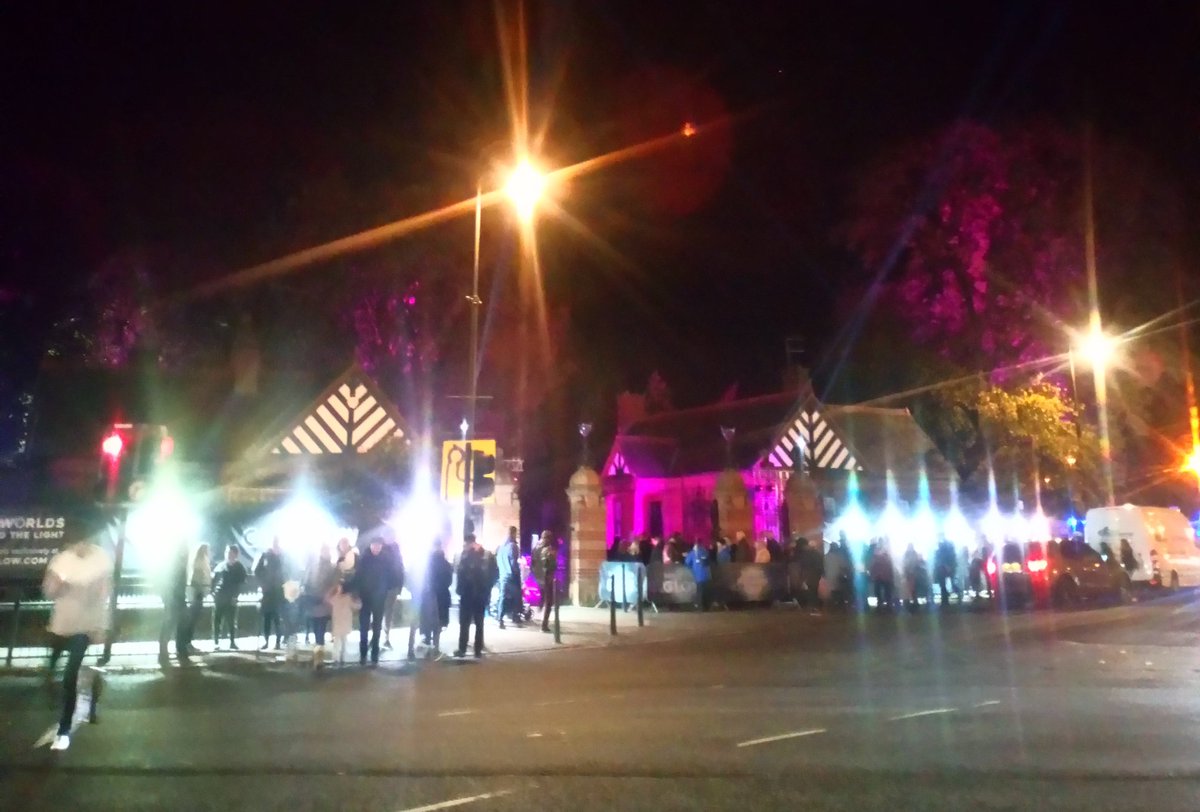 town_monitor's tweet image. Huge footfall at Glasgow's #GlasGLOW tonight. @Visit_WestEnd